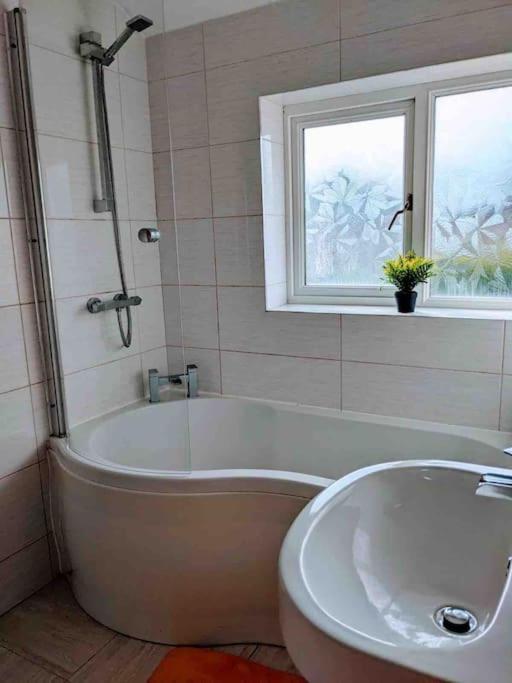 Hidden Gem !Stunning 3 Bedroom Home In Sheffield Handsworth Extérieur photo